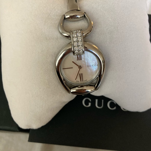 Gucci Horsebit, Mother of Pearl & Diamond Watch ⌚️ - Picture 5 of 13